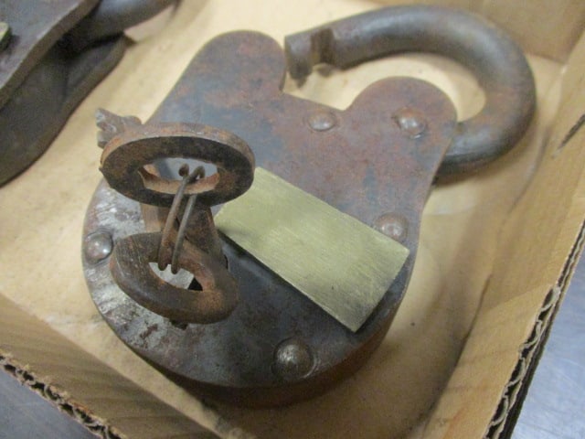 Antique Style Padlocks w/Keys (2) - 2