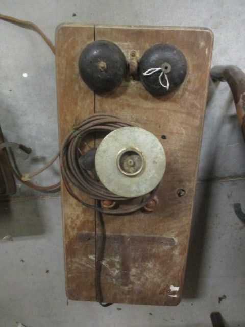 Mounted Wall Telephone Ringer Box: 9 x 18 x 5 (front door split) see pictures for condition