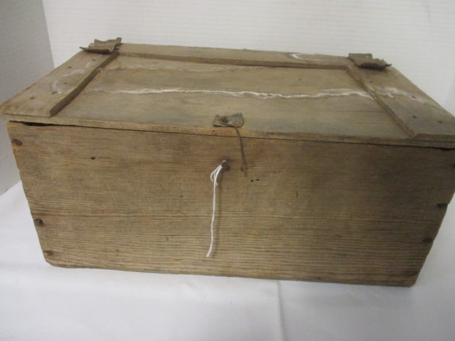 Wood Vtg. Crate w/Flip Top (1 of 6)