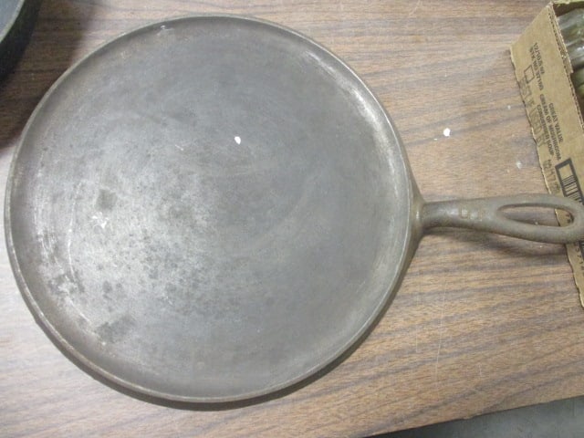 Griswold Flat Round 11" Griddle (1 of 3)