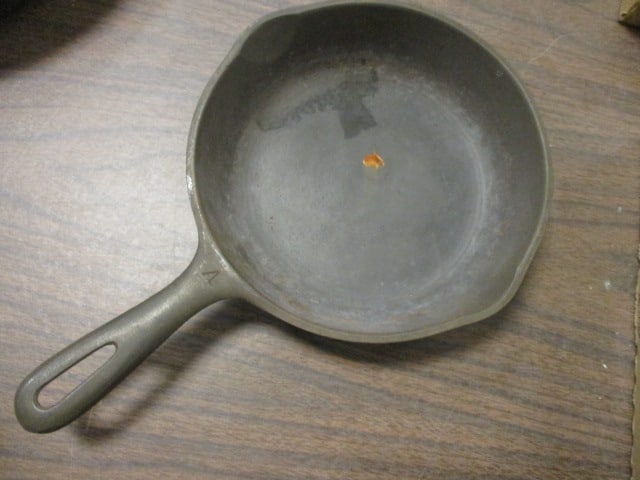 Griswold #4 (7") Skillet: .