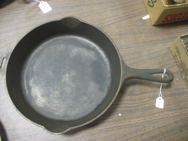 Griswold #8 (10 1/2") Skillet (1 of 4)