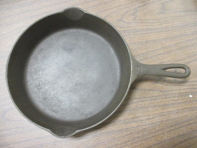 Griswold #8 Cast Iron Skillet (1 of 3)