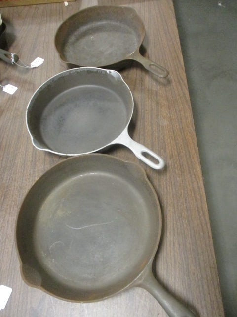 Good Health 11 1/2" Cast Iron Skillet & 2 unmarked 10 1/2" Skillets (1 of 7)