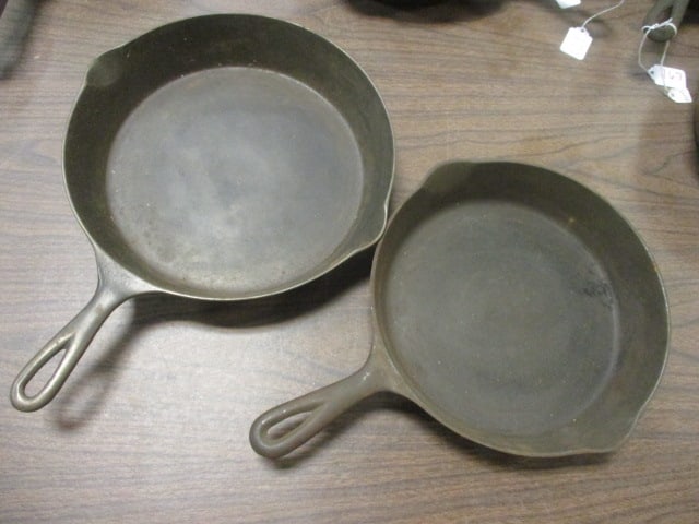 Wapak 10" Cast Iron Skillet (Lot of 2): .