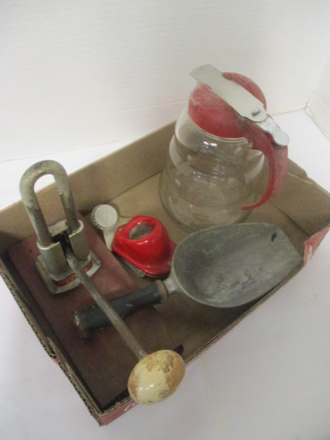 Dazey 'Crackit' Nutcracker, Dazey Bottle Opener, Scoop, & (1 of 7)