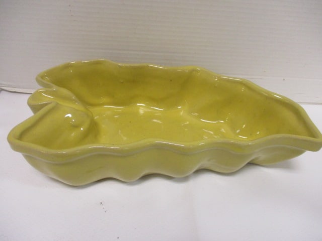 McCoy? Unmarked Pottery Planter (1 of 3)
