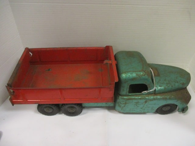 Structo Pressed Steel Vtg. Dump Truck: 20" (see pictures for condition)