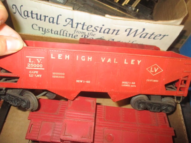 Lionel Black Engine & 5 Train Cars - 4