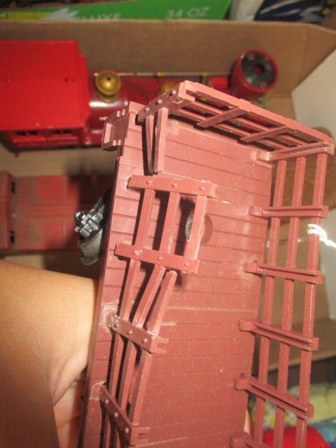 Lionel Train Engine & 3 Train Cars - 5