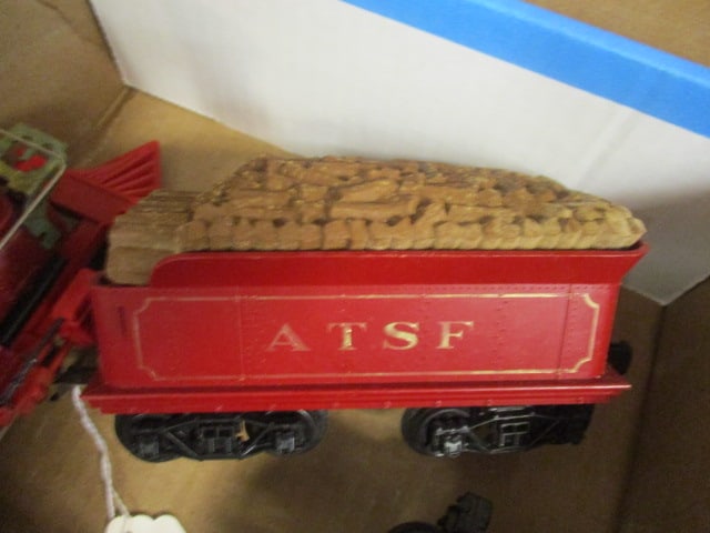Lionel Train Engine & 3 Train Cars - 6