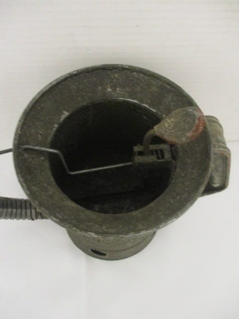 Huffman One Quart Oil Dispenser w/Swing Spout - 3