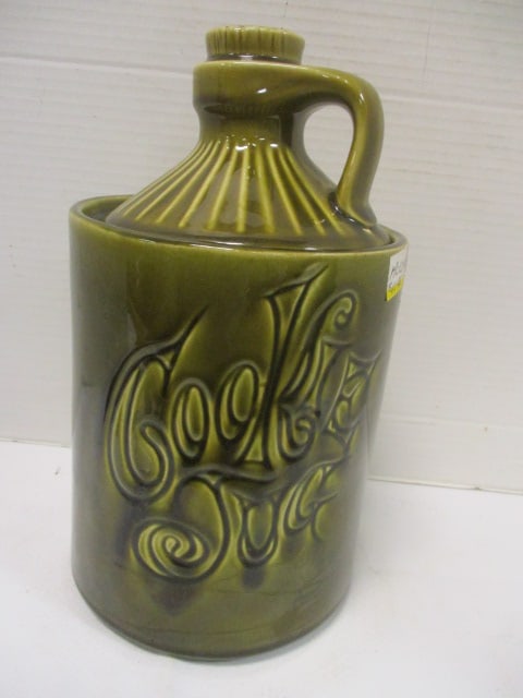 McCoy Olive Vtg. Cookie Jar (1 of 5)