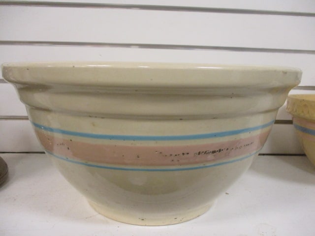 McCoy Large Pottery Mixing Bowl (1 of 3)