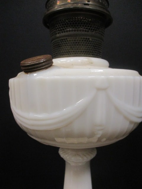 Aladdin Alacite Lincoln Drape Oil Lamp - 2
