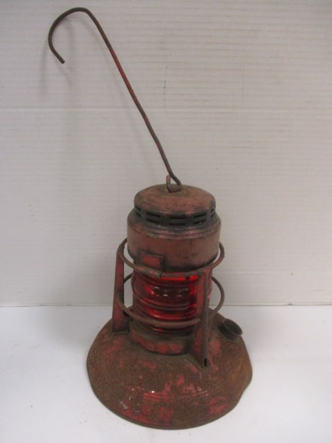 Embury #40 Traffic Guard RR Lantern w/Red Globe: 7 1/2" (Missing Fill top)