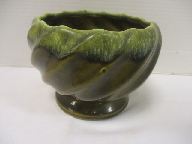 Vtg. Green Drip Art Pottery Planter: 5"