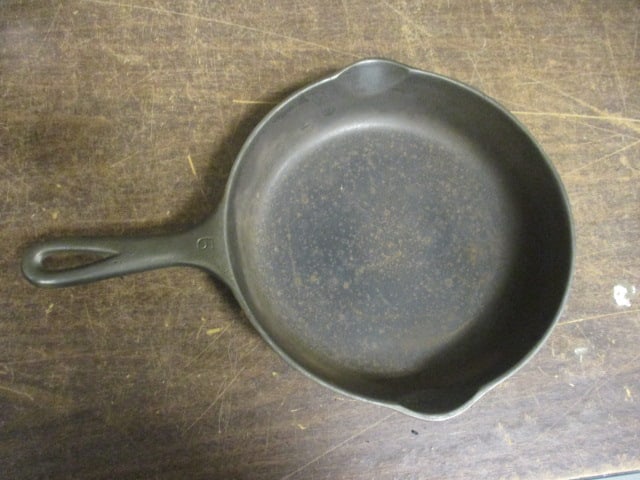 Wagner Ware Sydney #10561 Cast Iron Skillet: 9"