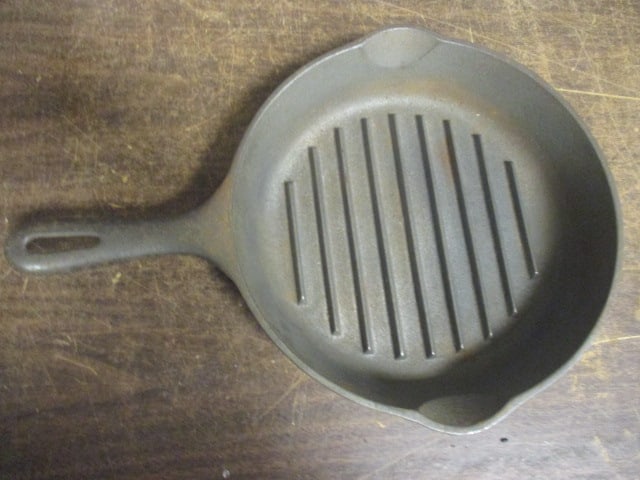 Wagner Ware Sydney #1126 Cast Iron Meat Cooker: 9"