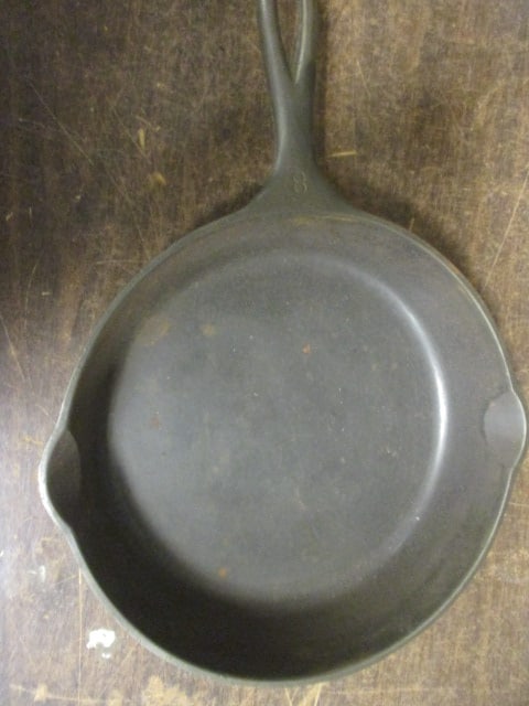 Wagner Ware Sydney #8 (#1058) Cast Iron Skillet: 10"