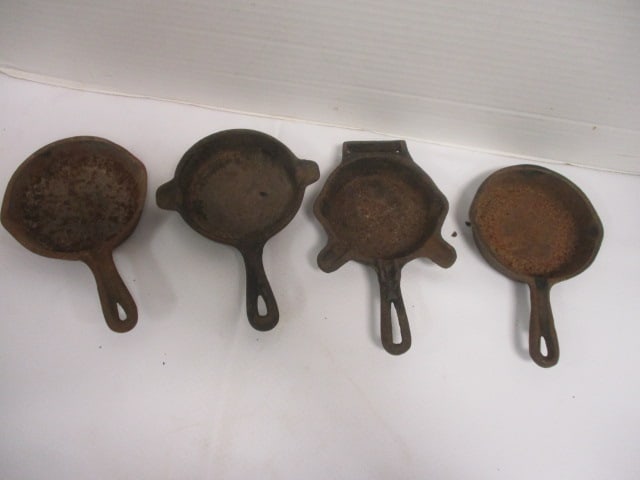 Cast Iron Miniature Salesman Sample skillets (Lot of 4) (1 of 4)