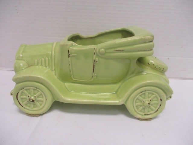 McCoy Unmarked Lime Green Model T Ford Planter (1 of 5)