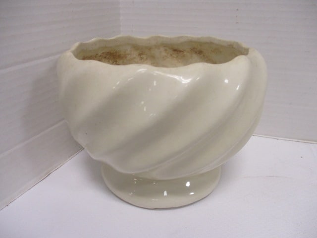 6 Planters-Green one is marked McCoy - 17