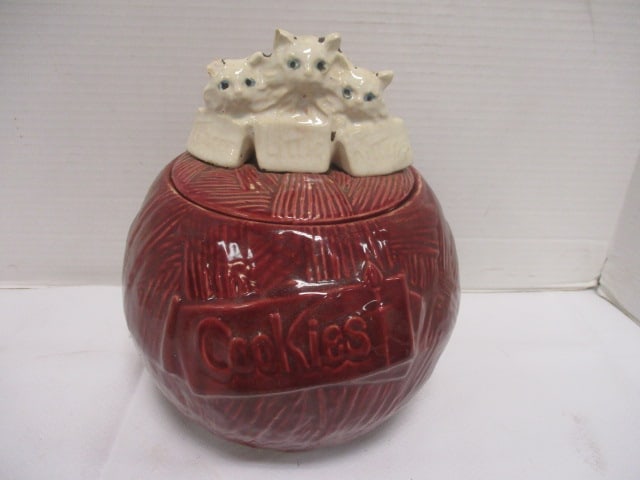 McCoy 1954 Kittens on Ball of Yarn Cookie Jar (Three Little Kittens) (1 of 6)