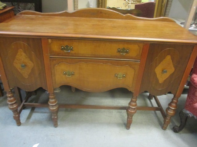 Vtg. Wood Sideboard/Buffet w/ornate legs & Veneer inlay: 59 x 21 x 40 (surface stains)