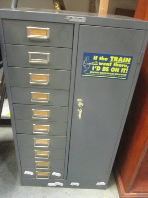 Steelmaster Steel Filing Cabinet w/1 Door & 10 Drawers: .