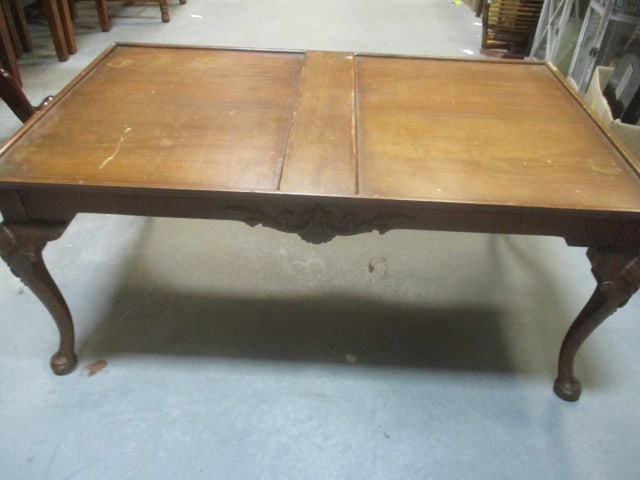 Queen Ann Style Mahogany Coffee Table w/Ornate Details: 36 x 22 x 16