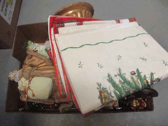 Christmas Decorations & Christmas Linens: see pictures