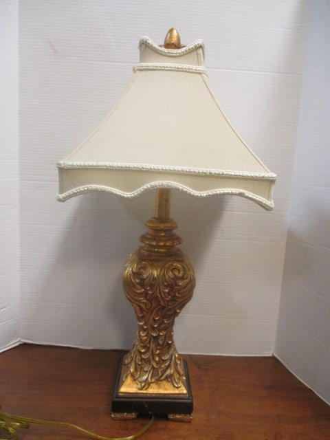 Roccoco Style Table Lamp: 26"