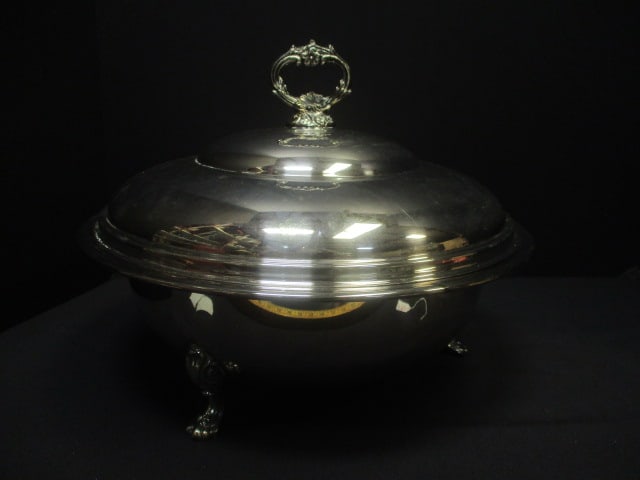 Sheridan Silverplate Footed Server w/3 Qt Pyrex Casserole: 13" Diameter