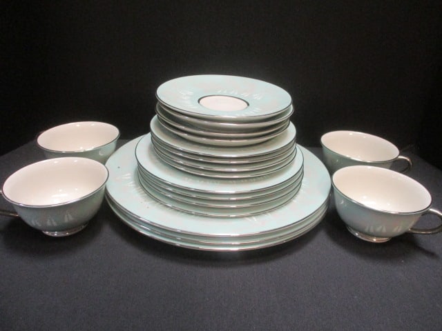 Nancy Prentiss Foxhall (19 PC) 1962 Dinnerware (1 of 9)
