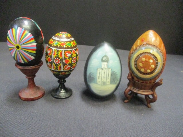 Wood Painted Easter Eggs (Lot of 4): .