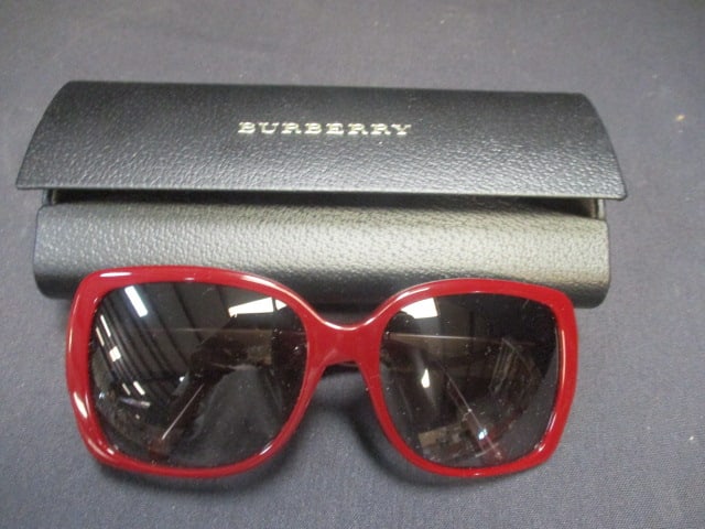 Burberry Sunglasses in Case: .