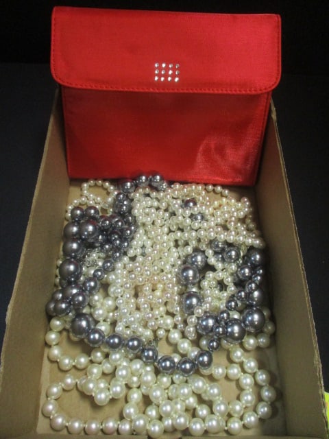 Faux Pearl Style Necklaces (1 in Red Bag): .