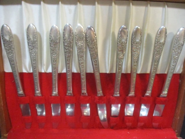 National Silver Co. Silverplate Flatware in Wood Case - 4