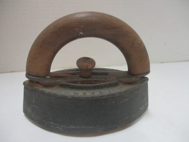 Cast Iron Sad Iron w/Removable Wood Handle (1 of 4)
