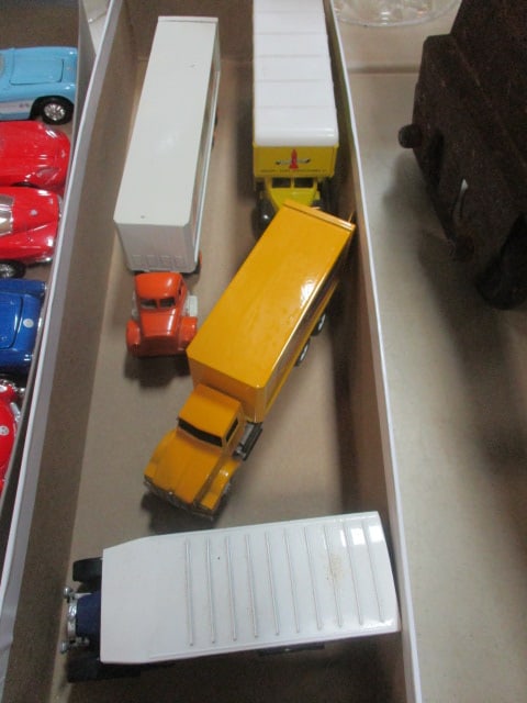 Corgi & Winross Die Cast Trucks: .