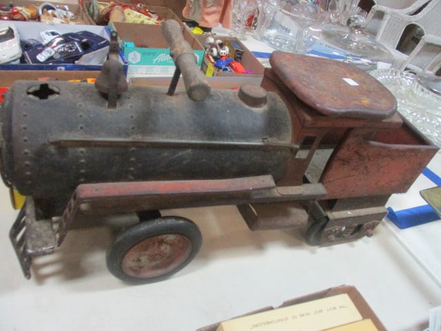 Keystone? Pressed Steel Ride On Train Engine: Rust (25" Long x 13" H) see pictures for condition