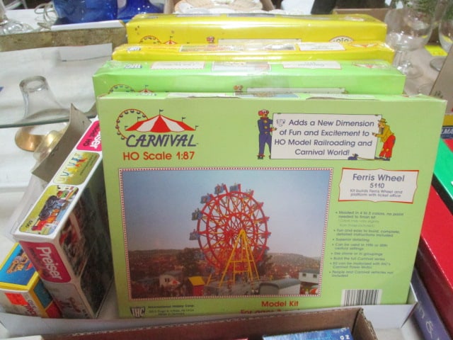 Carnival HO Scale Ferris Wheel, Carousel, Concession Booth, in boxes & (1 of 7)