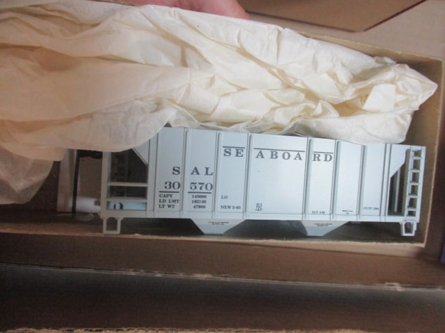 HO Scale Train Car Kits in Boxes (Lot of 5) - 5