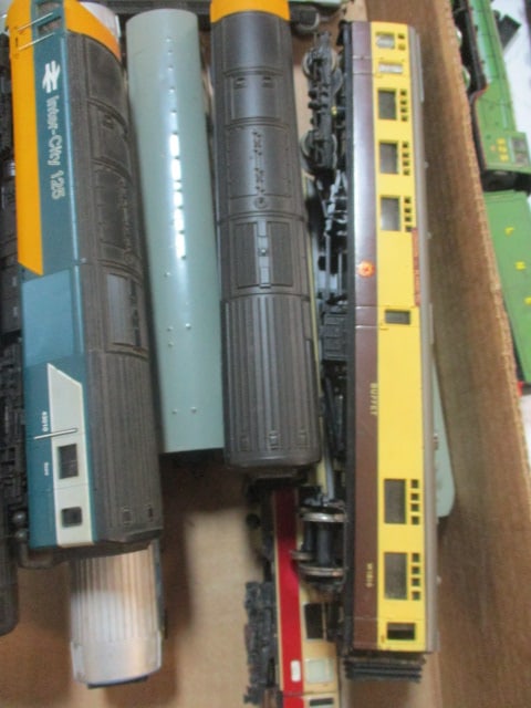 HO Scale Train Cars (Lot of 9) - 2