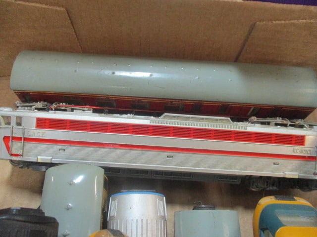 HO Scale Train Cars (Lot of 9) - 3