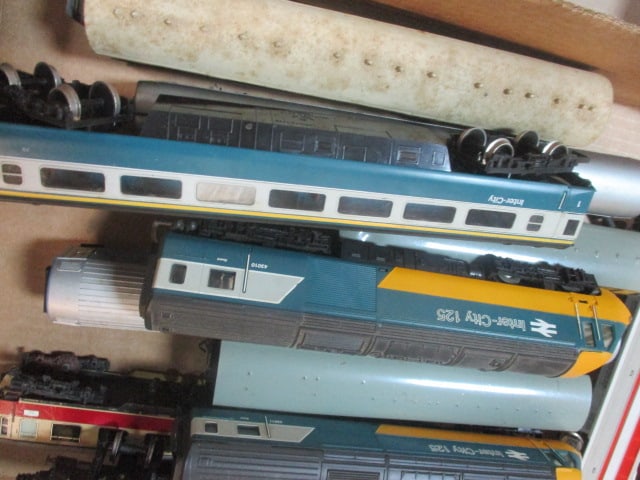 HO Scale Train Cars (Lot of 9) - 4