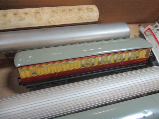 HO Scale Train Cars (Lot of 9) - 5