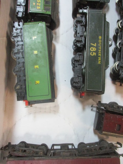 HO Scale Train Cars (Lot of 10) - 4
