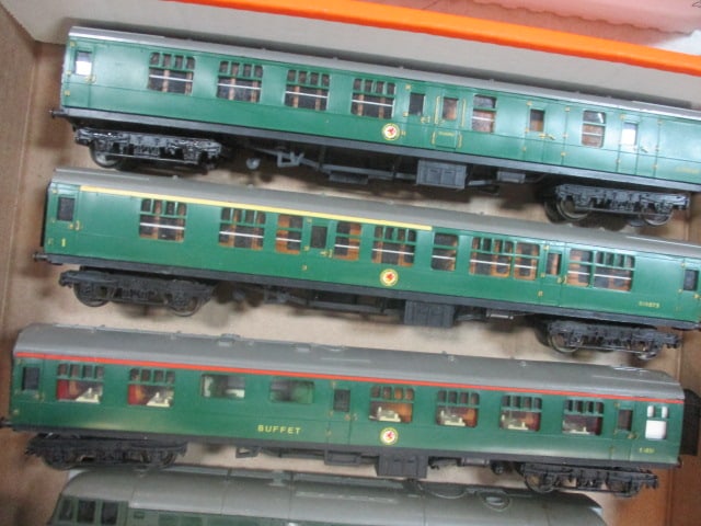 HO Scale Train Cars (Lot of 10) 4 are Tri-Ang - 2